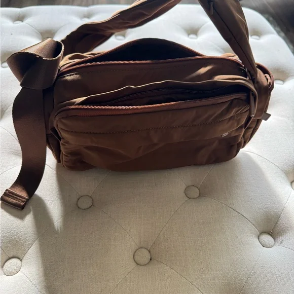 Away Featherlight Cargo Pack - Picture 3 of 7